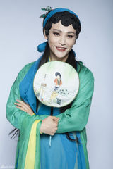 组图：大咖秀邓紫棋模仿惠特尼 孙坚虎虎变青蛇