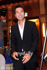 组图：朴信惠朱相旭当选大钟电影节形象大使