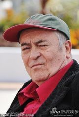 高清组图：戛纳终身成就奖得主贝托鲁奇坐轮椅亮相