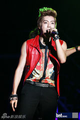 组图：韩团f(x)EXO-M等亮相上海K-POP音乐演唱会