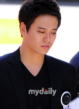 组图：SG Wannabe蔡东河出殡 家人与好友悲痛送别