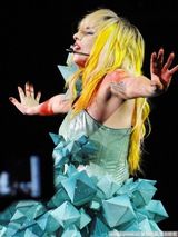 高清组图：Gaga开唱再进化 三点喷火尺度惊人