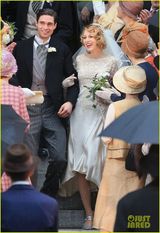 组图：布莱克片场披婚纱吻新郎 老公帅气探班