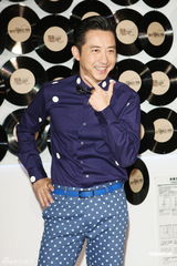 组图：庾澄庆自曝曾翘课溜冰 挂彩鼻子留疤