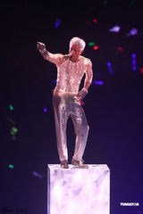 组图：郭富城小巨蛋开唱展过人舞技HIGH翻全场