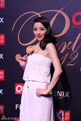 组图：《OK!精彩》创刊 黄小蕾优雅亮相红毯