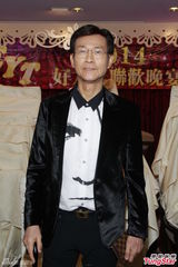 组图：汪明荃自曝叮嘱罗家英踢球小心感情深