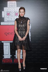 组图：谢婷婷红唇透视装现身 黄奕斑马纹短裙斗艳  