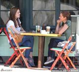 组图：曼迪-摩尔特外出 不穿内衣两点激凸