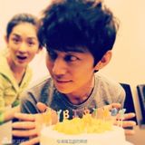 组图：谢娜为何炅准备生日派对 张杰吹气球