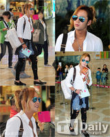 组图：张根硕赴日 扎马尾穿破洞裤装扮个性
