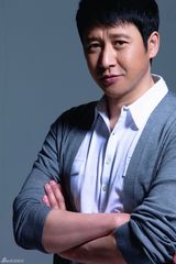 组图：张国强《王海涛》成功转型 居家男造型曝光