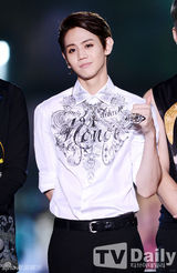 组图：韩团BEAST时隔1年回归开唱 献新曲首舞台