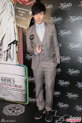 组图：吴千语揭林峰睡姿写真 反驳贪慕虚荣论