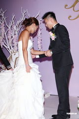 组图：前5566团员小刀300万迎娶豪门千金