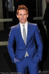 组图：《悲惨世界》首映 海瑟薇秀腿阿曼达露背