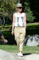 组图：酷妈格温-斯蒂芬妮带儿子公园玩耍