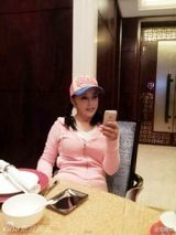 组图：刘晓庆绑小辫扮少女 粉嫩装扮再现青春