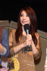 组图：SHE合体Selina被催生Hebe急当人妻