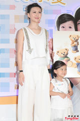 组图：孙燕姿产后捞金白衣裤裙保养得宜