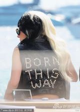 高清组图：Lady Gaga戛纳凑热闹 前卫装扮吸引眼球