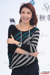 组图：杨谨华出席代言活动 将赴欧游学兼玩乐