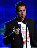 高清组图：格莱美音乐奖现场 亚当-桑德勒登台发言