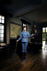 阎娜《新四军女兵》剧照抢眼 军装扮相帅气英武(图)