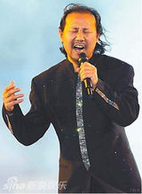 策划：唱歌要有独特范儿 湿身嘶吼狂甩头