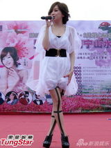 组图：王心凌穿白色薄纱裙演绎丝袜诱惑