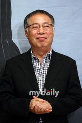 幻灯图集：申敏儿李胜基宣传新剧 摆心型造型爱意足