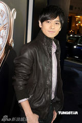 幻灯图：林志颖走秀帅气登台 为人父坦言不再恋跑车