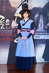 组图：韩佳人等出席《月亮抱着太阳》制作发表会