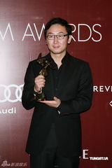 幻灯：亚洲电影大奖后台星光耀眼 获奖者喜笑颜开