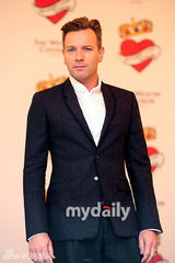 组图：英国男星伊万-麦格雷戈访韩出席新闻发布会