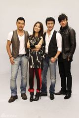 组图：黄维德陆毅携手拍写真 两岸型男同亮相  