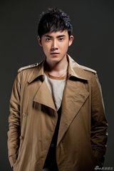 组图：张睿型男写真曝光 化身古堡王子酷帅来袭