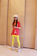 组图：叶熙祺运动套装玩撞色显初春活泼生机