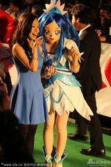 组图：卡通人物“大闹”东京电影节绿毯