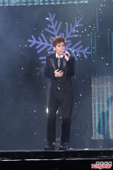 组图：萧敬腾炎亚纶亮相圣诞演唱会high翻全场