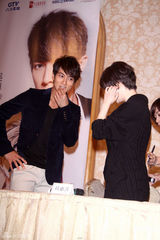 高清图：《绝对达令》开机 吴尊具惠善相视害羞