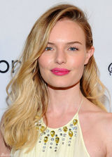 高清图：凯特-波茨沃斯薄纱挂脖礼服亮相首映礼