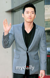 组图：张赫等出席娱乐公司合作协议签署仪式