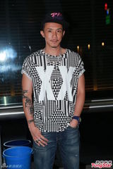 组图：乐易玲开生日派对 TVB花旦小生齐到贺