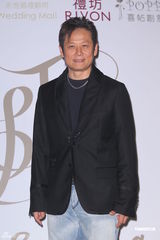 组图：蒋伟文大摆婚宴娶娇妻 翁虹一家三口返台道贺