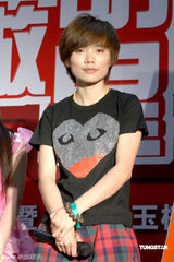 幻灯图：“内地造星教父”出书 陈子嘟称新秀缺内涵