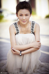 组图：聂鑫清凉夏日写真 邻家女孩清新气质