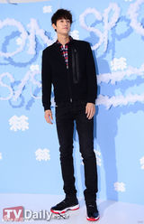 策划：韩版长腿偶吧 把长裤穿成九分裤的男人们