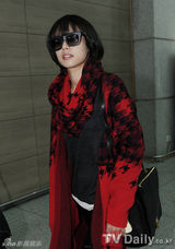 组图：韩星韩艺瑟丁一宇等为参加MAMA赴香港