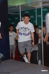 组图：《潜行狙击》宣传 黄宗泽胡须被徐子珊嫌弃